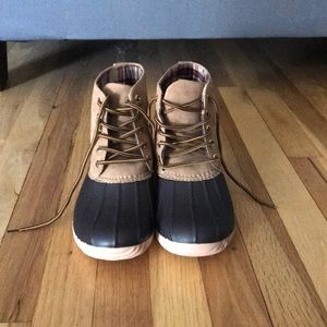 Rue 21 tan muk luks.